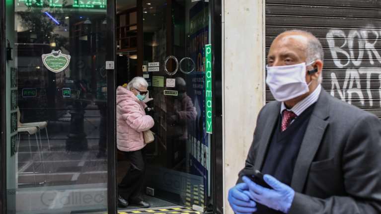 Πρόστιμα &quot;φωτιά&quot; για μάσκες και αποστάσεις 1,5 μέτρου: Ξεκινούν από 150 ευρώ - Πότε γίνονται 300 ευρώ