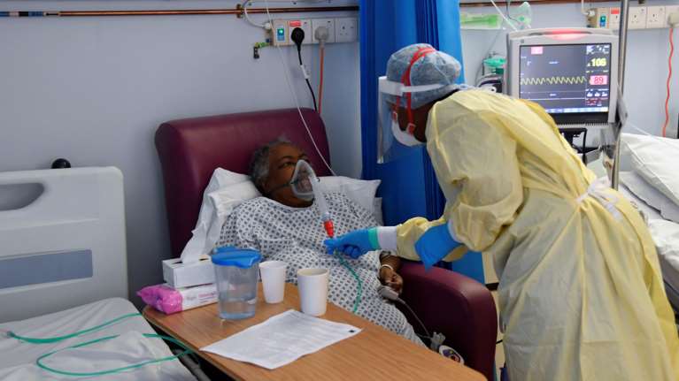 Κορονοϊός: Περισσότερα τα κρούσματα και οι θάνατοι στις περιοχές με τη μεγαλύτερη οικονομική ανισότητα