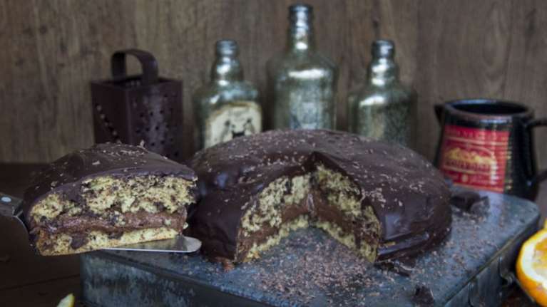 Πετρετζίκης: Συνταγή για νηστίσιμο υπέροχο κέικ - Γίνεται στο πι και φι