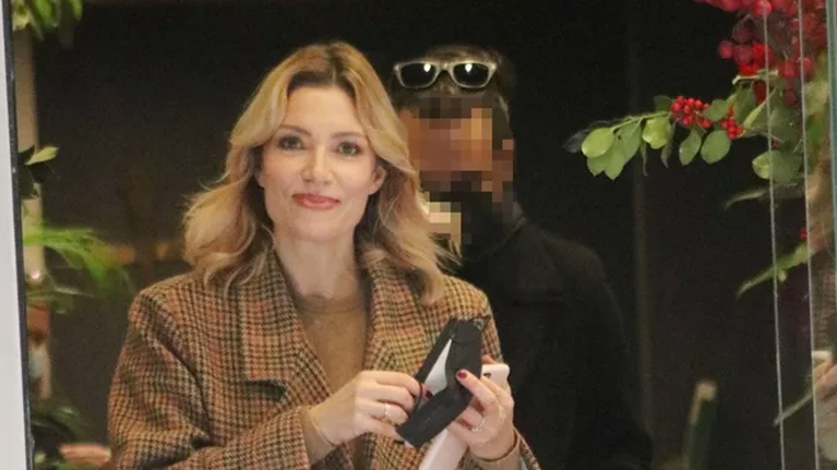 Πώς θα ντύνεσαι κομψά κάθε πρωί; Η Βίκυ Καγιά δημιούργησε το τέλειο look