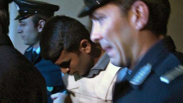 Προκαλεί ο  Πακιστανός που κακοποίησε τη Μυρτώ στην Πάρο - Τώρα ξυλοκόπησε άγρια συγκρατούμενούς του