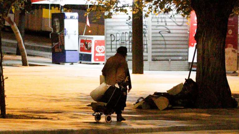 Έξωση 90χρονης: Πολίτης παραχώρησε μονοκατοικία για τη γιαγιά, τον εγγονό και τον σκύλο τους