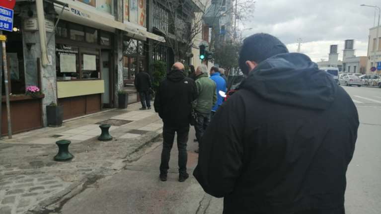 25η Μαρτίου: Ουρές στη Θεσσαλονίκη για μπακαλιάρο [Εικόνες]