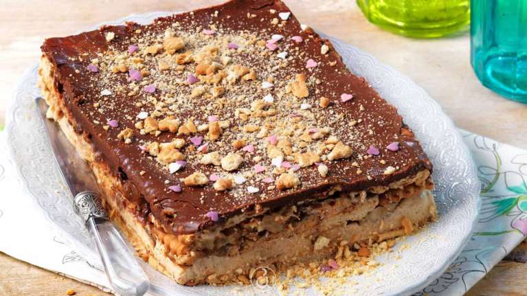 Μπαρμπαρίγου: Πανεύκολο και δροσερό μπισκοτογλυκό ψυγείου για το πασχαλινό τραπέζι