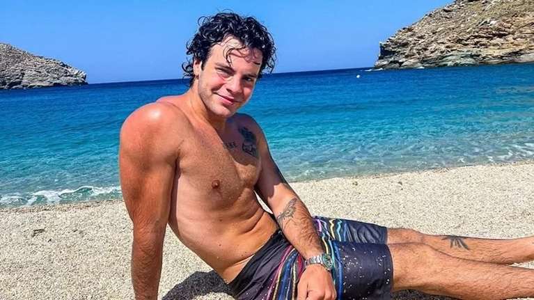 Άγγελος Λάτσιος: Οι πέντε φορές που φωτογραφήθηκε με τις αδελφές του