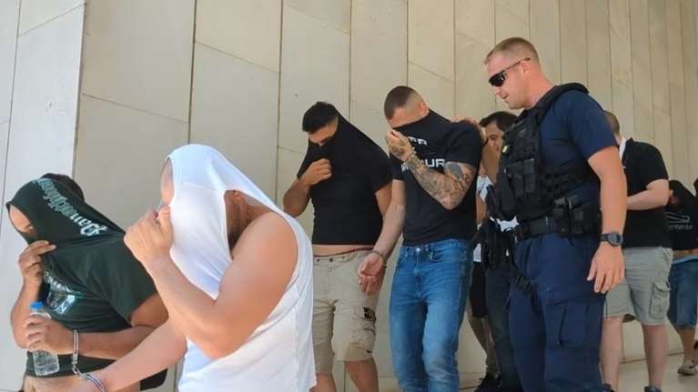 Στον εισαγγελέα ο χούλιγκαν που πυροβόλησε στα επεισόδια έξω από το γήπεδο της Λ. Αλεξάνδρας