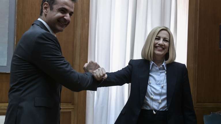 Ολοκληρώθηκε το ραντεβού Μητσοτάκη- Φώφης- Αρχισε με καθυστέρηση