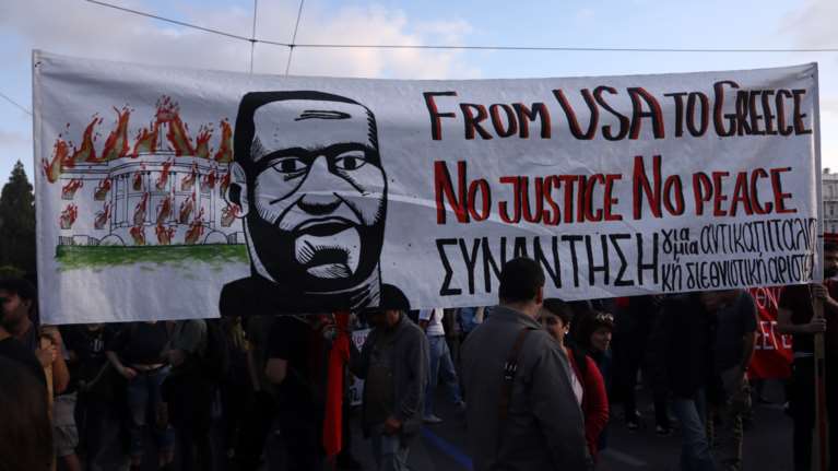 Πορεία διαμαρτυρίας για το θάνατο του Φλόιντ στην Αθήνα-Ποιοι  δρόμοι είναι κλειστοί - Εικόνες