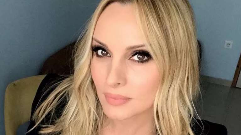 Η Πέγκυ Ζήνα ποζάρει χωρίς μακιγιάζ και στέλνει το δικό της μήνυμα – &quot;Να αγαπάτε τον εαυτό σας χωρίς φτιασιδώματα&quot; [εικόνα]