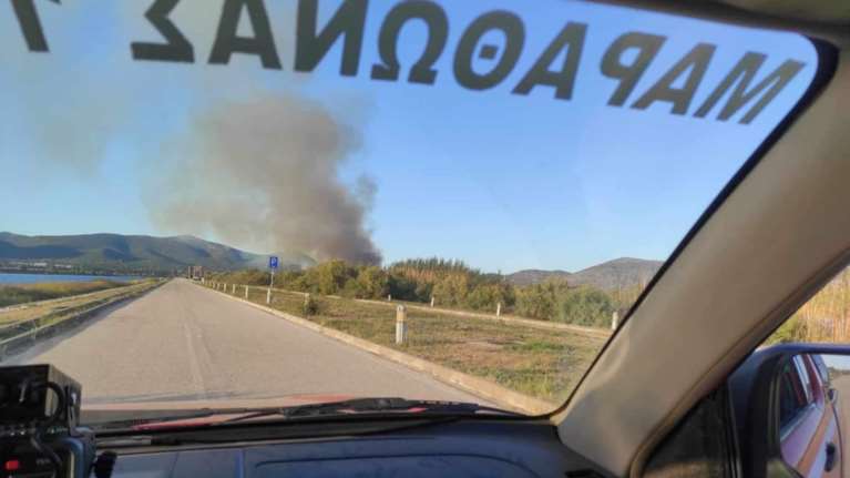 Συναγερμός για νέα φωτιά στον Σχινιά στο ίδιο σημείο που κάηκε δυο φορές κοντά στο Κωπηλατοδρόμιο