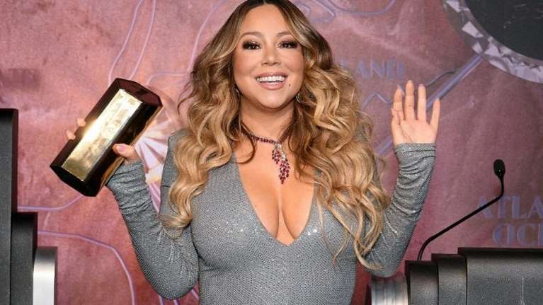 Μια ξεχωριστή ερμηνεία του "Hero" από τη Mariah Carey στους υγειονομικούς