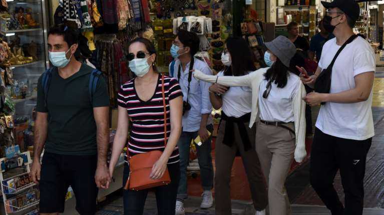 Αλλάζουν όλα από το Σάββατο: Μάσκες παντού και απαγόρευση κυκλοφορίας λίγο πριν τα 1.000 κρούσματα την ημέρα