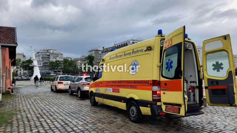 Θεσσαλονίκη: Νεαρός βούτηξε στον Θερμαϊκό και έσωσε γυναίκα  - &quot;Δεν θα ήταν ζωντανή&quot;
