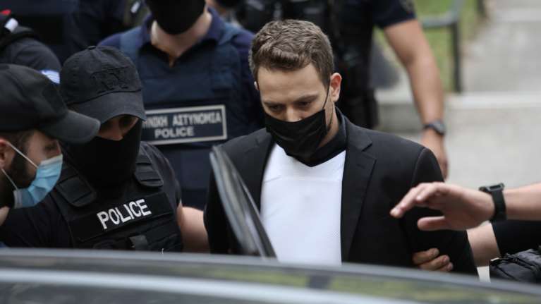 Γλυκά Νερά: Μόνος στο κελί ο Αναγνωστόπουλος - Ήρεμος και ευδιάθετος διαβάζει τη δικογραφία