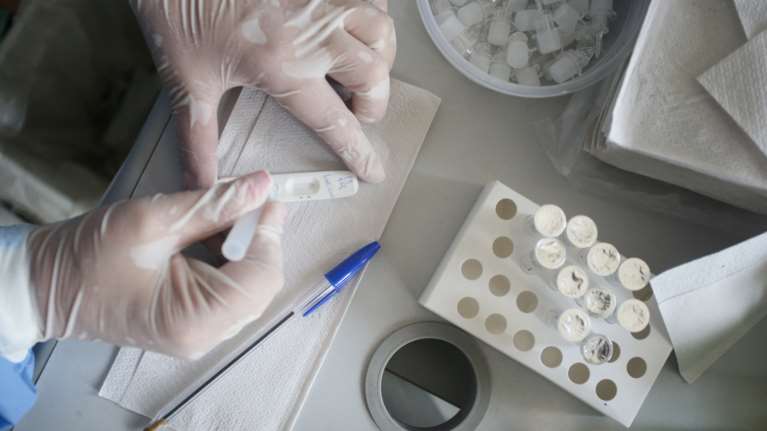 Τζανάκης για Ομικρον: Πάρα πολύς κόσμος είτε θα το περάσει ασυμπτωματικά είτε θα νοσήσει