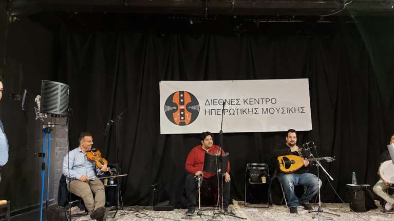 Μουσικό ταξίδι στην παραδοσιακή ηπειρώτικη μουσική από καταξιωμένους μουσικούς και παλαίμαχους τραγουδιστές