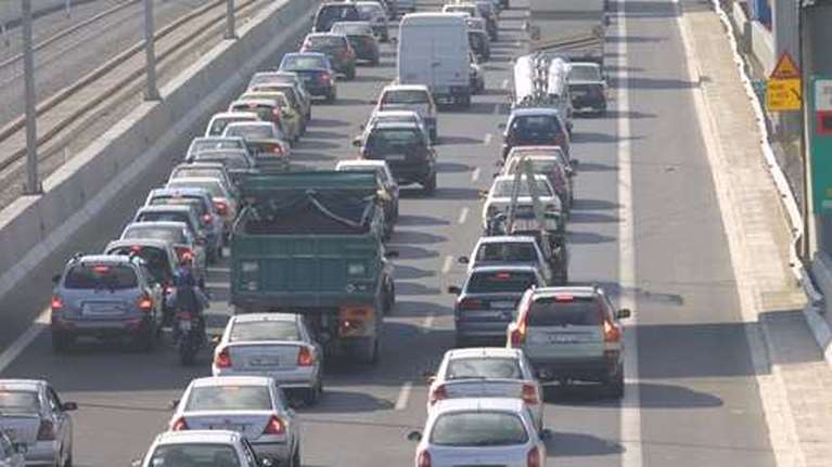 Αττική Οδός: Τροχαίο και μεγάλο μποτιλιάρισμα στην έξοδο προς Λαμία, στο ρεύμα προς Ελευσίνα