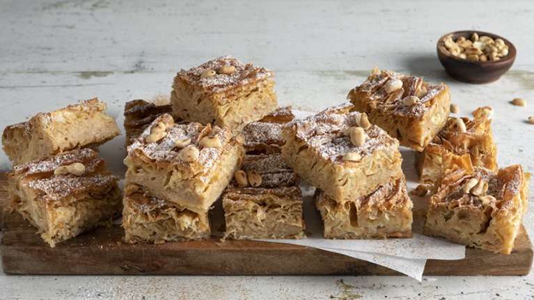 Πετρετζίκης: Τοπ συνταγή για μπουγάτσα με φυστικοβούτυρο - Πανεύκολη, θα ξετρελαθείτε