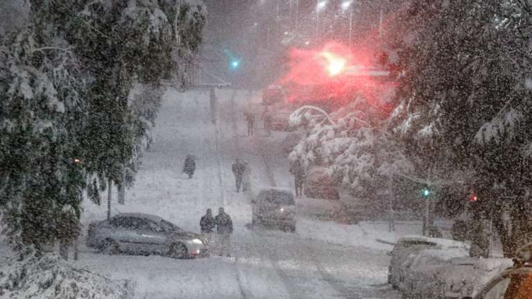 Κακοκαιρία Ελπίδα - Αρναούτογλου: Περισσότερες και πυκνότερες μπόρες χιονιού την Τρίτη