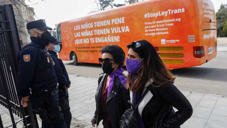 Η Ισπανία μπορεί να αρχίσει να χρησιμοποιεί διαβατήρια εμβολιασμού ήδη από τον Μάϊο