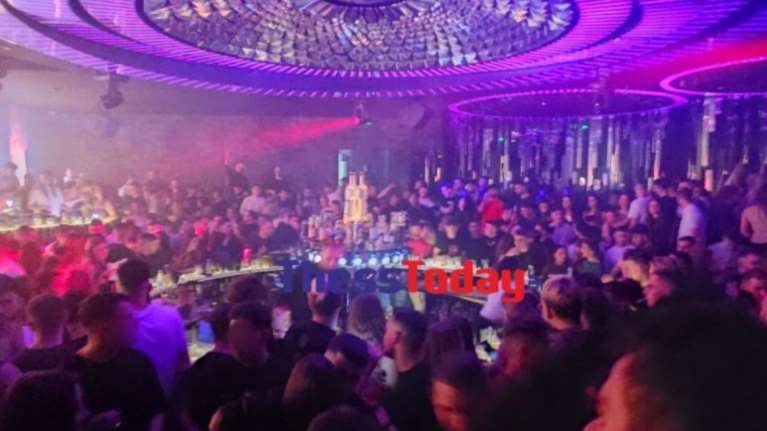 Κορονοπάρτι στη Βουλγαρία: Dj, trapper και γλέντι μέχρι το πρωί στα πάρτι χιλιάδων Ελλήνων στο Μπάνσκο [εικόνες - βίντεο]