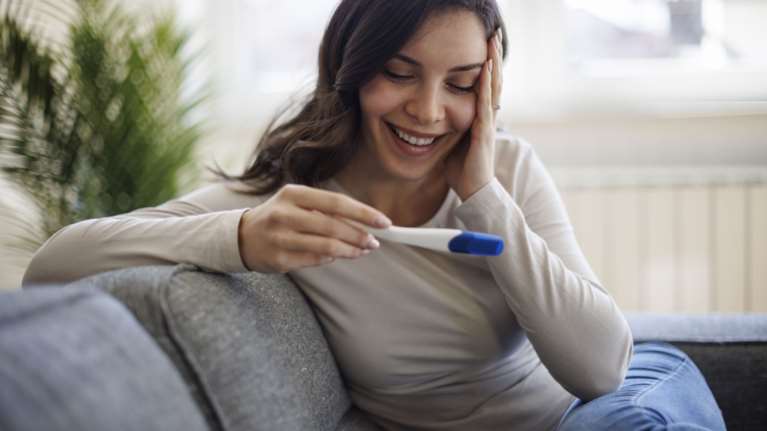Μόλις έμαθες ότι είσαι έγκυος; 5 πράγματα που οι γυναικολόγοι προτείνουν να κάνεις άμεσα
