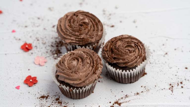 Σούπερ υγιεινό γλυκάκι: Brownie cups γεμιστά, χωρίς ζάχαρη