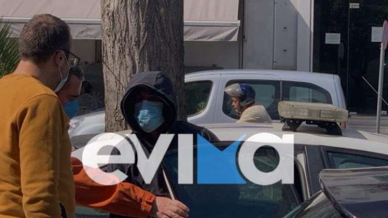 Χαλκίδα: Στον εισαγγελέα ο 30χρονος που κλώτσησε το αδέσποτο γατάκι σε ψαροταβέρνα στην Αιδηψό [Βίντεο]