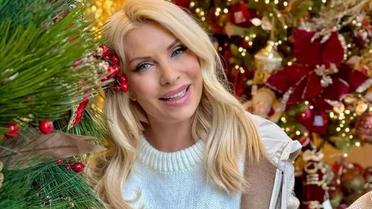 New nails alert: Η Ελένη Μενεγάκη με το χρώμα νυχιών που ζητούν όλες