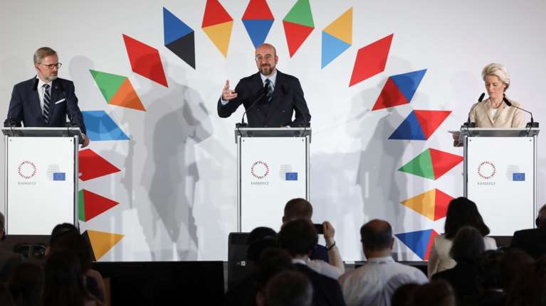 ΕΕ-Πράγα: Συζητήθηκε η αποσύνδεση της τιμής της ηλεκτρικής ενέργειας από το φυσικό αέριο