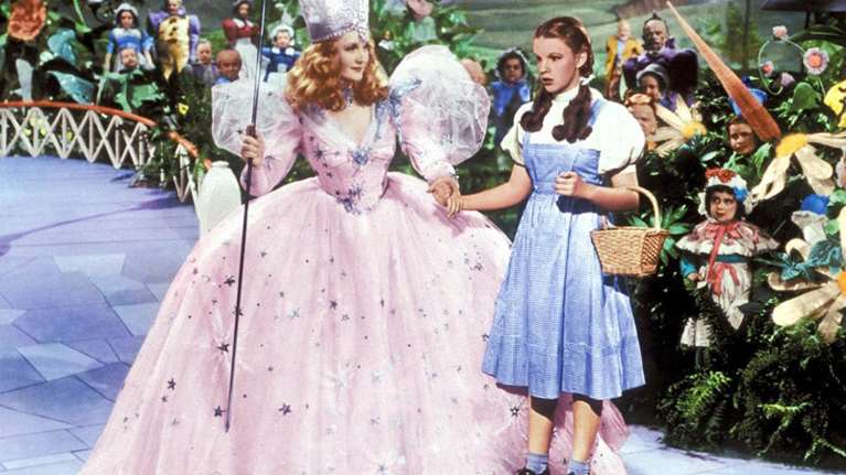 Σε σακούλα σκουπιδιών 40 χρόνια μετά βρέθηκε το εμβληματικό φόρεμα της Τζούντι Γκάρλαντ που φορούσε στον &quot;Μάγο του Οζ&quot;