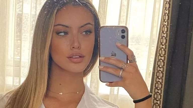 Δανάη Λιβιεράτου: Το βραδινό outfit που επέλεξε και οι σέξι της κοιλιακοί