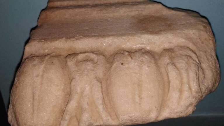 Επαναπατρισμός μαρμάρινου θραύσματος από τον αρχιτεκτονικό διάκοσμο του Ερεχθείου