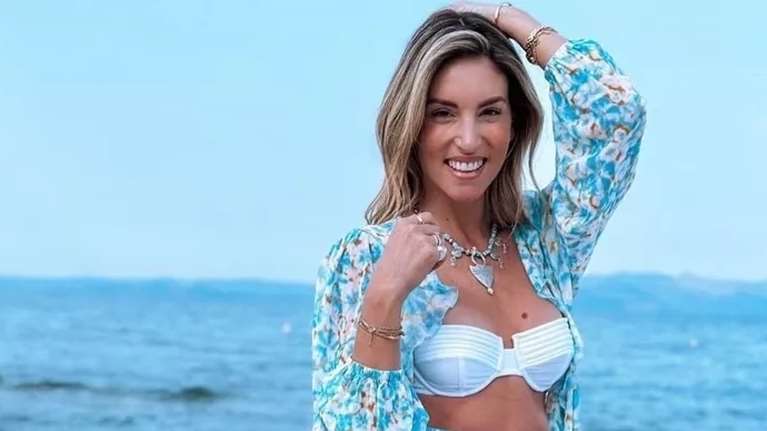 Αθηνά Οικονομάκου: Το πεντικιούρ της έχει το πιο κολακευτικό χρώμα του καλοκαιριού