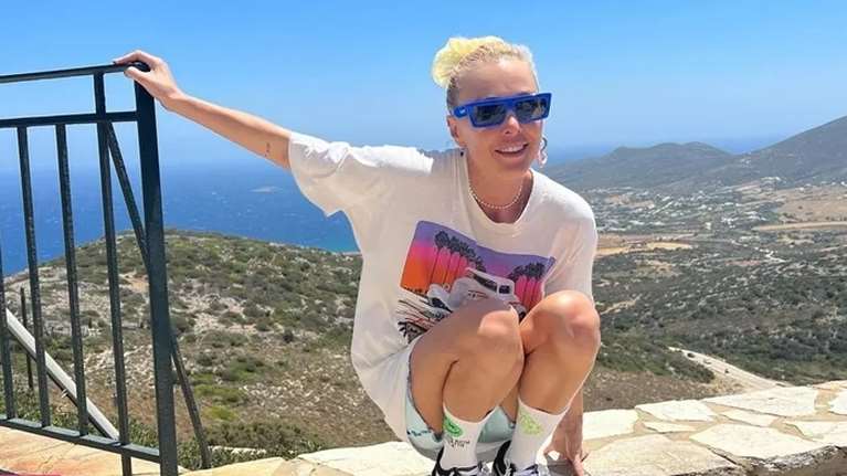 Τάμτα: Ποζάρει με μαγιό και μας δείχνει το γυμνασμένο της κορμί σε ένα βίντεο γεμάτο καλοκαίρι