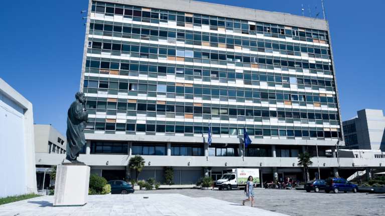 Πρύτανης ΑΠΘ: Προϋπόθεση για τη δια ζώσης λειτουργία ο εμβολιασμός καθηγητών, φοιτητών και εργαζομένων