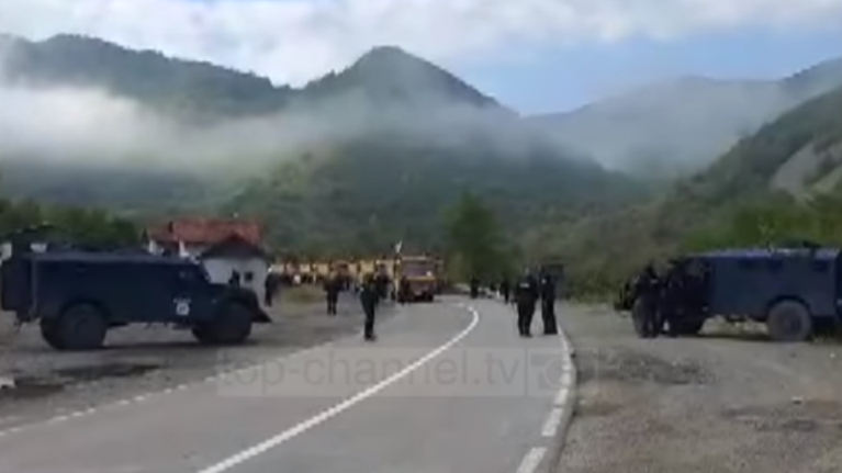 Ένταση στα σύνορα Σερβίας - Κοσόβου: Οδοφράγματα και απαγόρευση εισόδου - Σε επιφυλακή η KFOR [Βίντεο-Εικόνες]