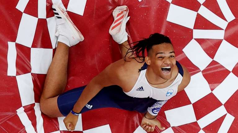 Συνταρακτικός ο Μανόλης Καραλής: &quot;Μας χτυπούσαν, καθόμασταν και κλαίγαμε με την αδελφή μου&quot;