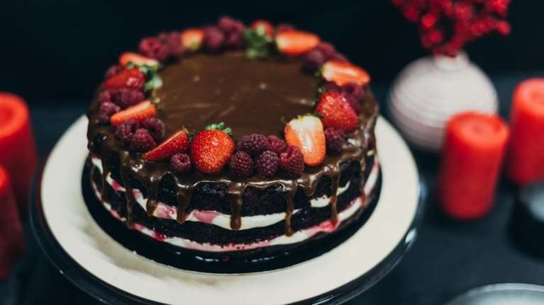 Εορτολόγιο: Ποια ονόματα γιορτάζουν σήμερα, Παρασκευή 2 Δεκεμβρίου