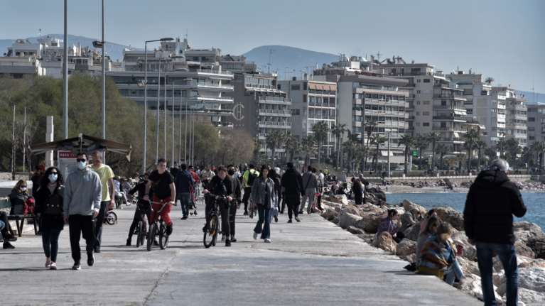 Lockdown: Έρχονται αλλαγές στον κωδικό &quot;6&quot; - Τέλος οι &quot;βόλτες&quot; στη θάλασσα