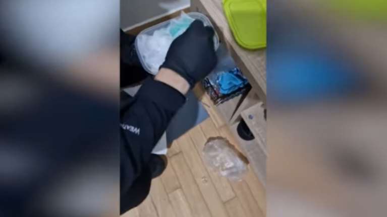 Η σκληρή συμμορία με τα "βαποράκια" ναρκωτικών σε σχολεία: Ο 20χρονος αρχηγός "Μπρα" και ο υπαρχηγός "Κίτσου"