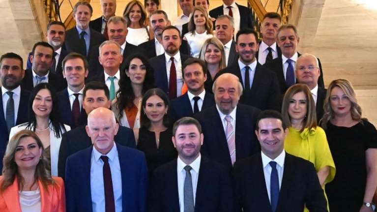 Η &quot;σκιώδης κυβέρνηση&quot; του ΠΑΣΟΚ στο Κοινοβούλιο: Οι νέοι τομεάρχες, η πλήρης σύνθεση