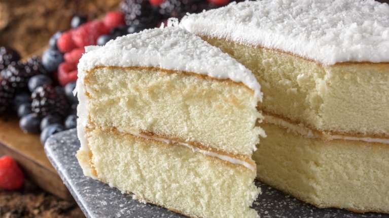 Συνταγή του ονείρου: Χειμωνιάτικη τούρτα του χιονιού με καρύδα - Θα ξετρελαθείτε