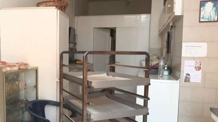 Μάνδρα: Ληστές έδεσαν ιδιοκτήτη αρτοποιείου και  του &quot;άδειασαν&quot; το μαγαζί - Tον άφησαν αιμόφυρτο