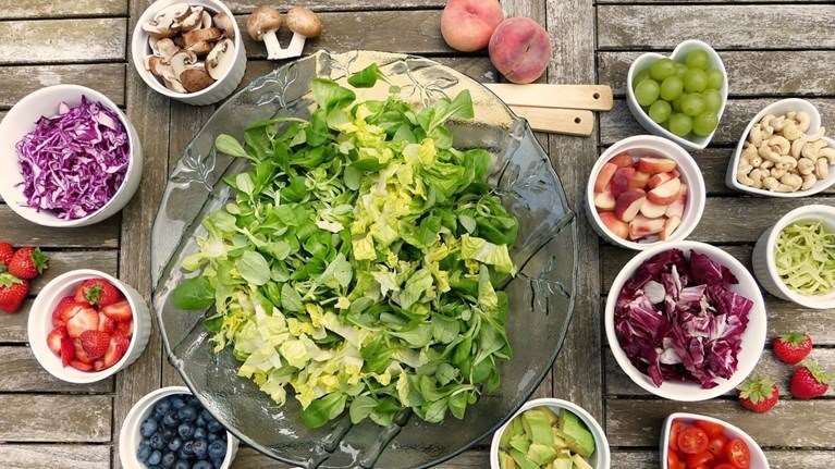 Κορονοϊός: Αυτός είναι ο διατροφικός οδηγός που συνιστά ο Τσιόδρας