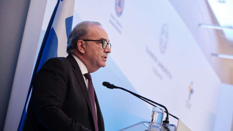 Παπαθανάσης: Πιο αυστηρά τα μέτρα και οι έλεγχοι στα εμπορικά κέντρα σε σχέση με τα σούπερ μάρκερ