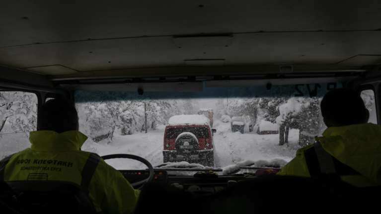 Κακοκαιρία &quot;Μήδεια&quot;: 1.850 κλήσεις στην Πυροσβεστική για κοπές δέντρων, διασώσεις και μεταφορές ασθενών