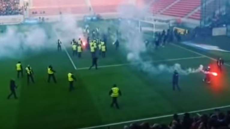 Σλοβακία: Ξύλο και τραυματίες στον αγώνα της Σπαρτάκ με τη Σλόβαν - Οπαδοί μπήκαν στον αγωνιστικό χώρο