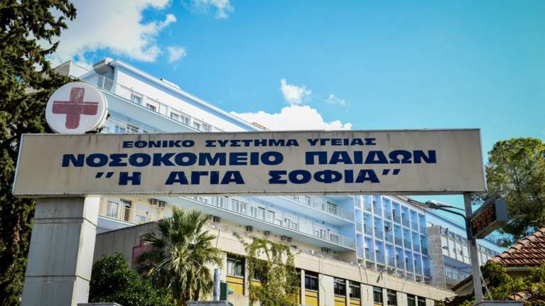 Αλιμος: Επίθεση σε 15χρονο μαθητή από εξωσχολικούς στο προαύλειο – Τον χτύπησαν στο κεφάλι, μεταφέρθηκε στο Παίδων