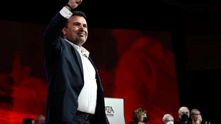 Αποθέωση Ζάεφ στο συνέδριο του ΣΥΡΙΖΑ - &quot;Νέα αρχή&quot; είπε στα ελληνικά [Βίντεο]